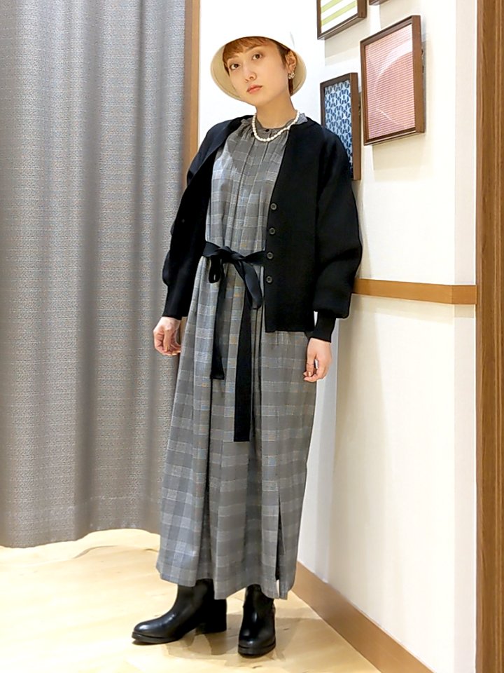 SHIPS for women_SHIPS Primary Navy Label (70612) スタイリング詳細