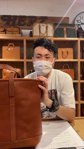 普遍的なデザインと丈夫で長く使えるケルントート「革鞄のHERZ