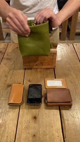 大工さんが仕事で使う腰袋をイメージしたベルトポーチ / 革鞄のHERZ
